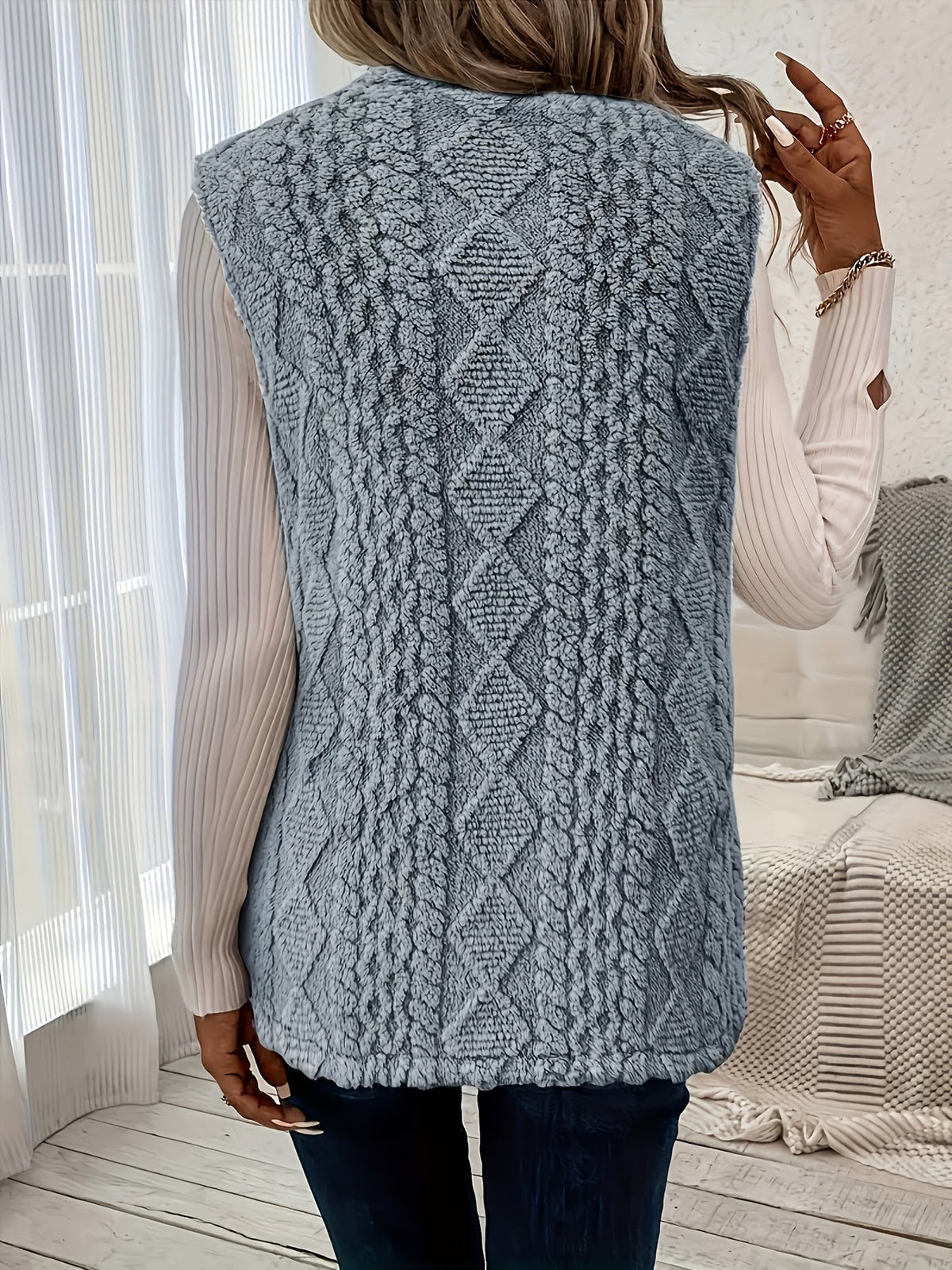 Iona | Relaxed Fleece Gilet with Diamond Texture and Front Pockets
