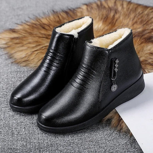 Vespera | Fur-Lined Flat Leather Ankle Boots with Side Zip